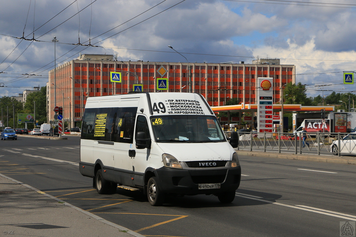 Санкт-Петербург, Нижегородец-2227UT (IVECO Daily) № В 490 КР 178