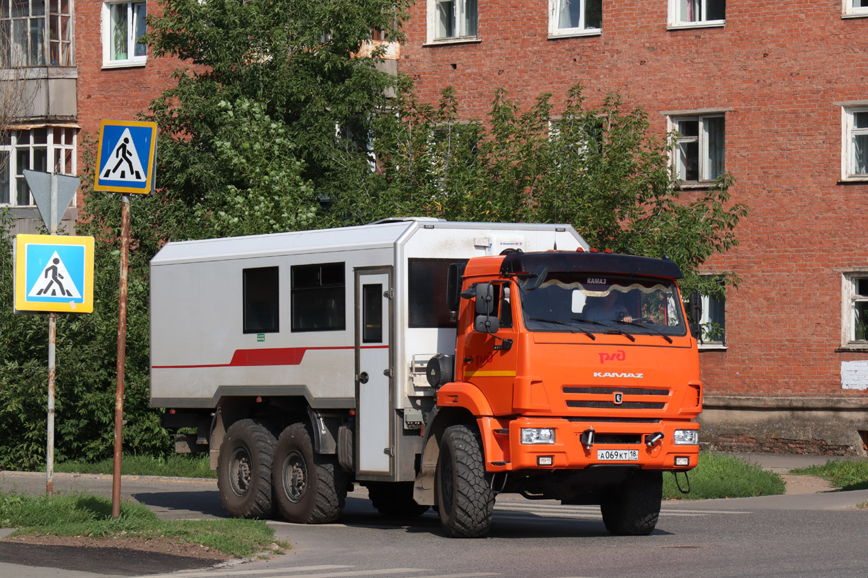 Udmurcja, NefAZ-4208-48 Nr А 069 КТ 18