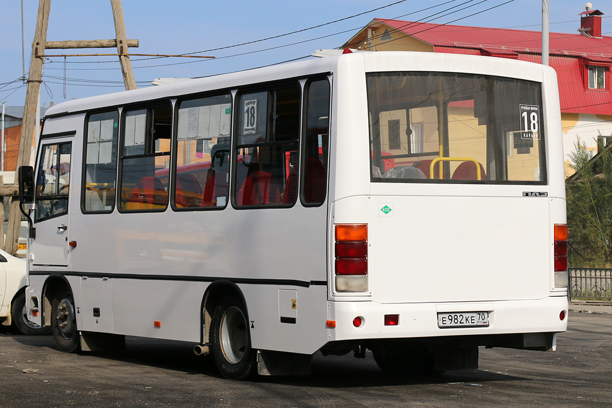 Саха (Якутия), ПАЗ-320302-12 № Е 982 КЕ 70