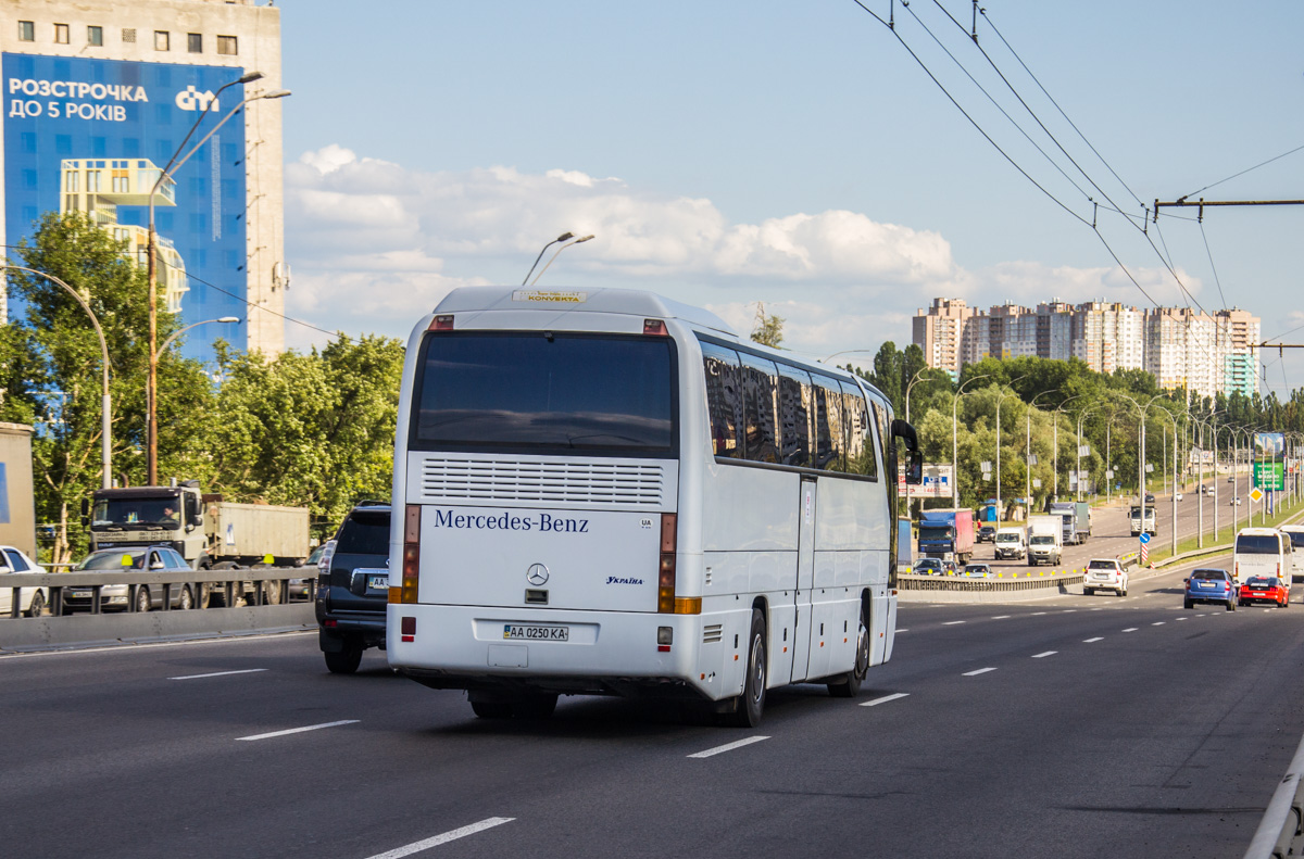 Киев, Mercedes-Benz O350-15RHD Tourismo № AA 0250 KA
