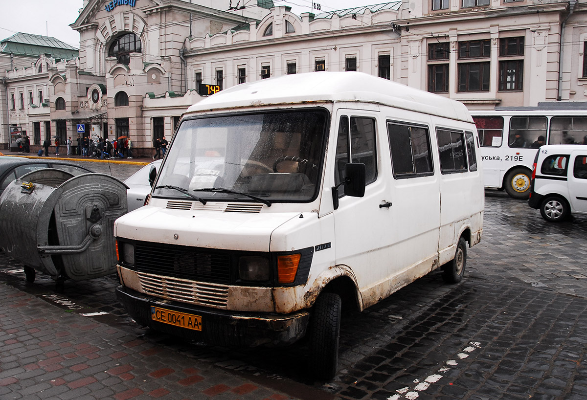 Obwód czerniowiecki, Mercedes-Benz T1 210D Nr CE 0041 AA