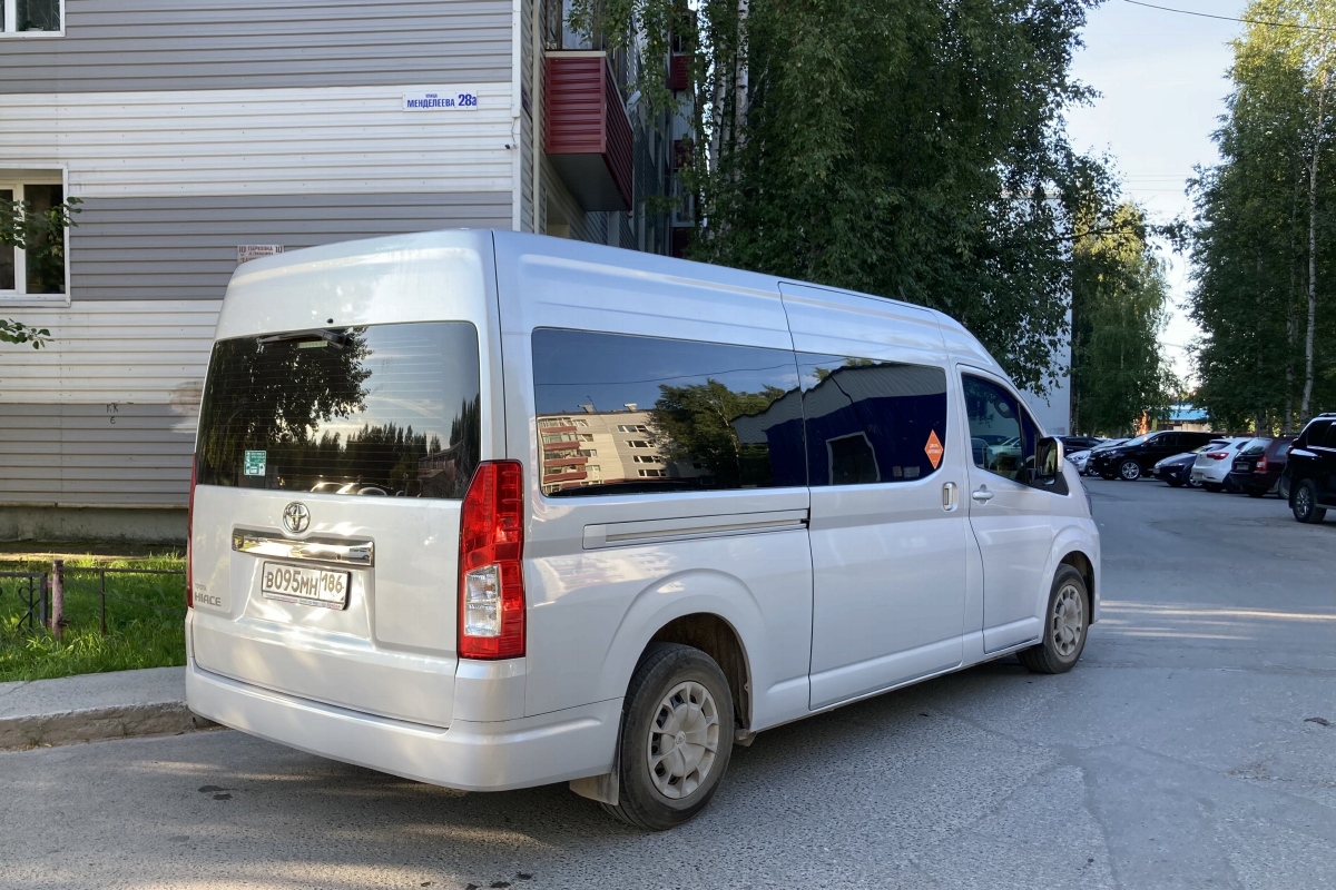 Ханты-Мансийский АО, Toyota HiAce GDH322L № В 095 МН 186