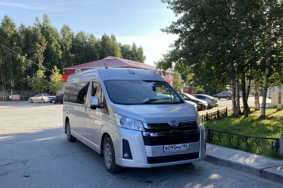 Ханты-Мансийский АО, Toyota HiAce GDH322L № В 095 МН 186