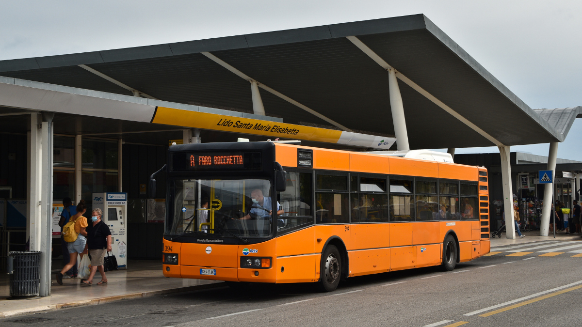 Olaszország, BredaMenarinibus M240 LU sz.: 394