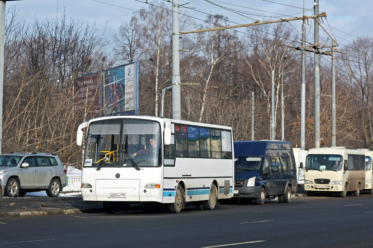 Москва, КАвЗ-4235-32 № О 023 УН 199