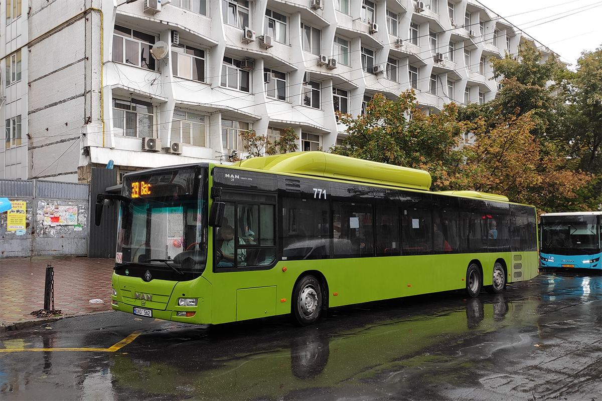 Молдавия, MAN A26 Lion's City L LE NL313-15 CNG № 771; Молдавия, Anadolu Isuzu Citiport 12 № 677