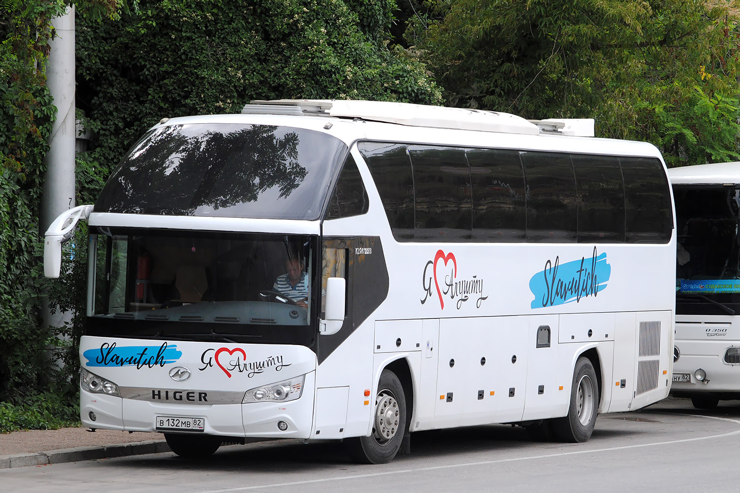 Республика Крым, Higer KLQ6122B № В 132 МВ 82