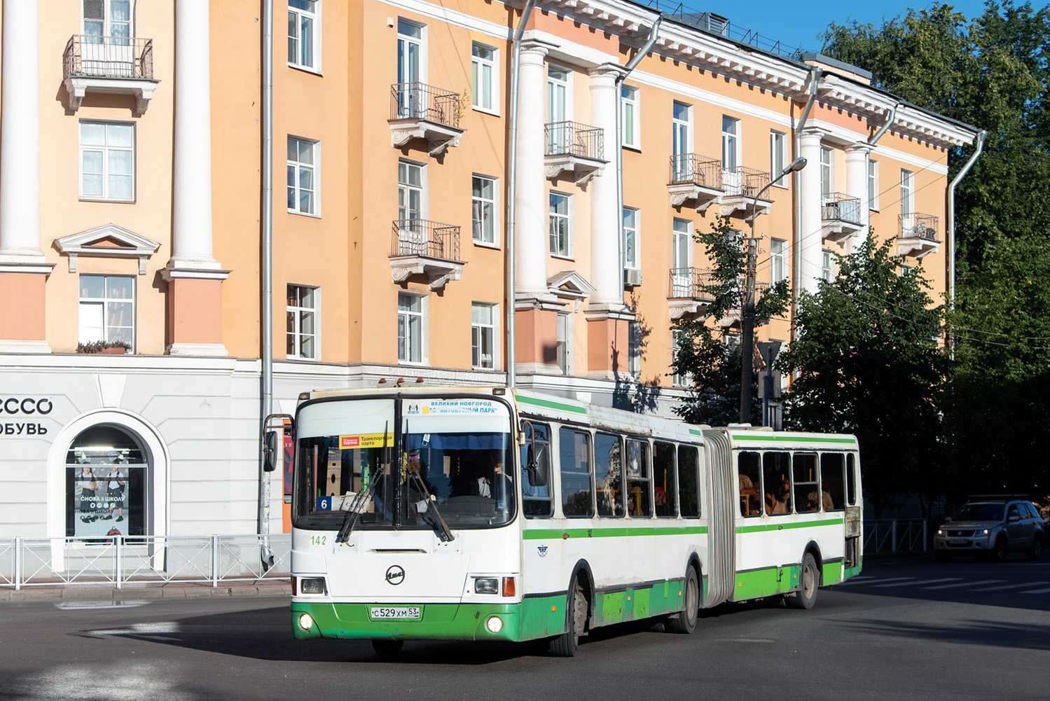 Novgorod region, LiAZ-6212.00 # 142
