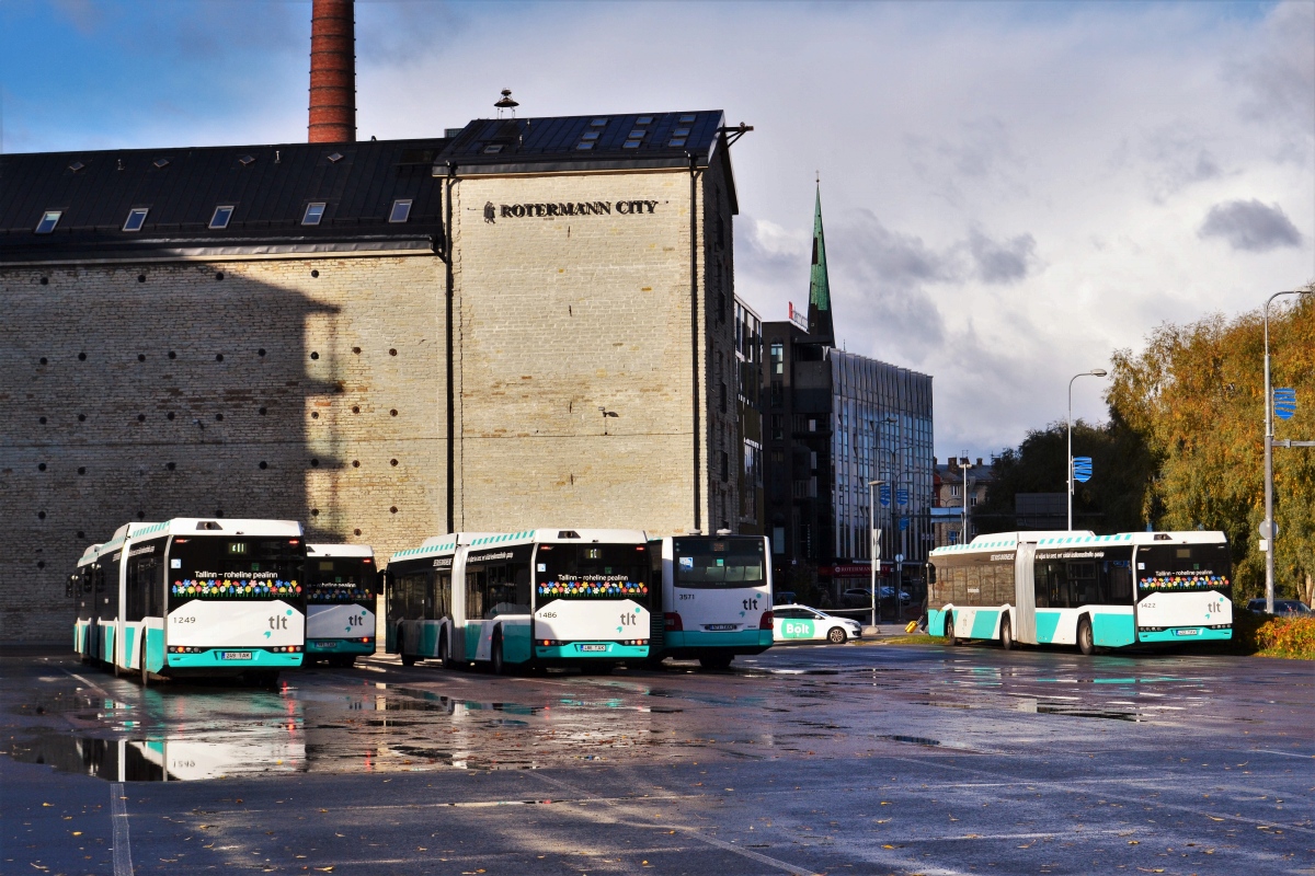 Эстония, Solaris Urbino IV 18 CNG № 1249; Эстония, Solaris Urbino IV 18 CNG № 1486; Эстония, Solaris Urbino IV 18 CNG № 1422; Эстония — Harjumaa — Автобусные станции, конечные остановки, площадки, парки, разное
