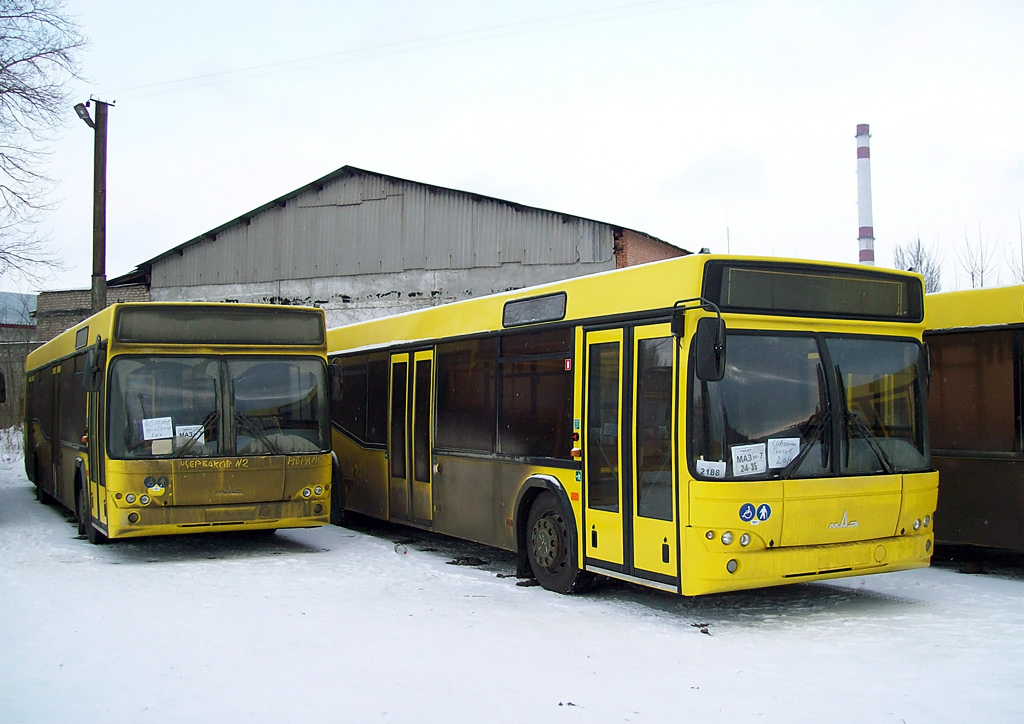 Маз 24 оси. Ракетный тягач маз 7907. Автобус маз 241. Маз 24. Перронный автобус маз.