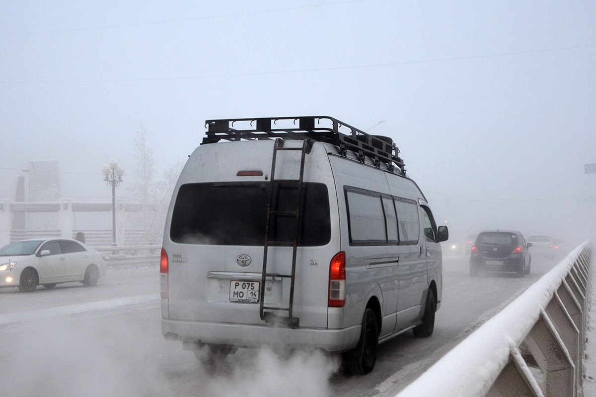 Саха (Якутия), Toyota HiAce TRH223L № Р 075 МО 14