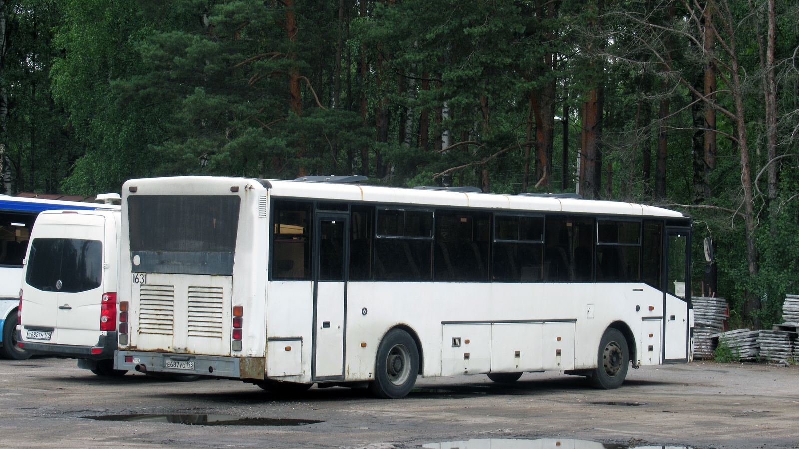 Saint Petersburg, Volzhanin-52702-10-02 # Е 687 УО 198