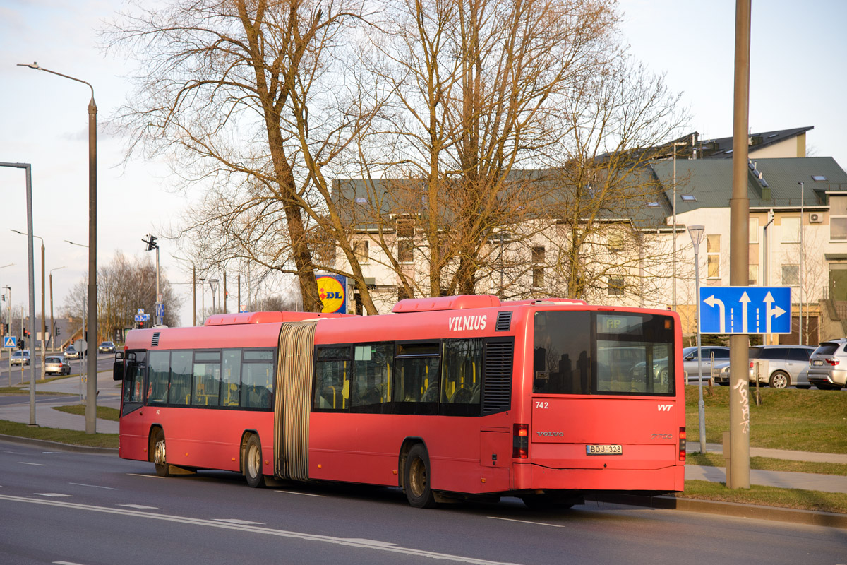Литва, Volvo 7700A № 742