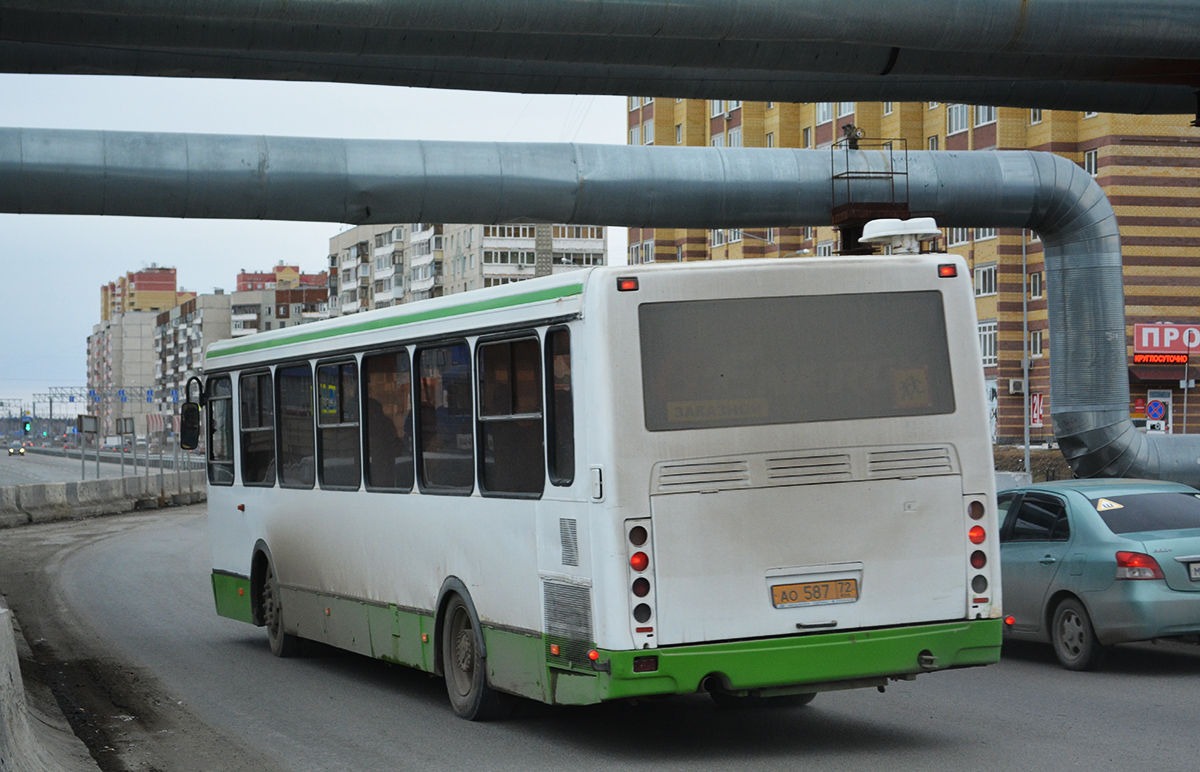 Тюменская область, ЛиАЗ-5256 № АО 587 72