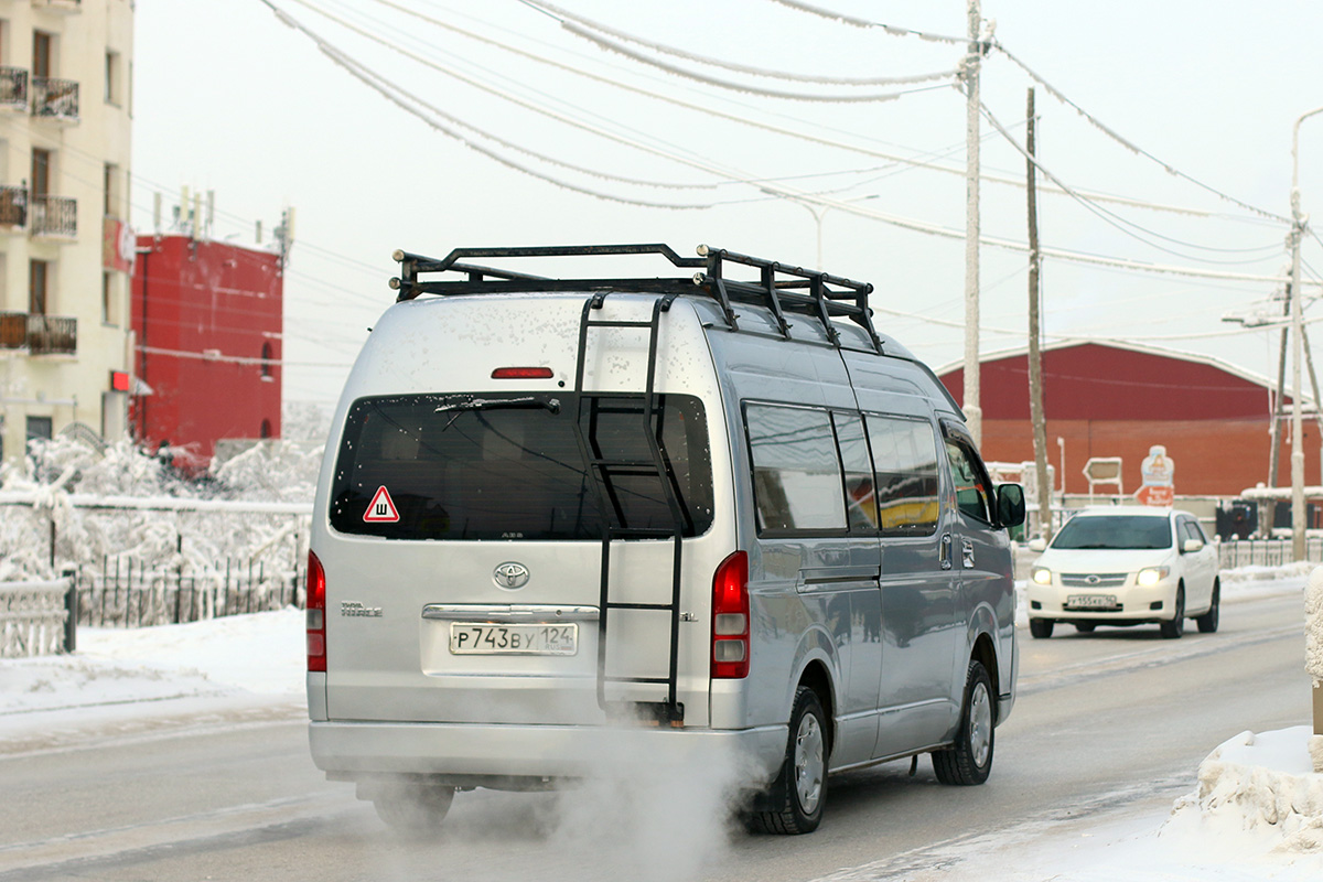 Саха (Якутия), Toyota HiAce TRH223L № Р 743 ВУ 124