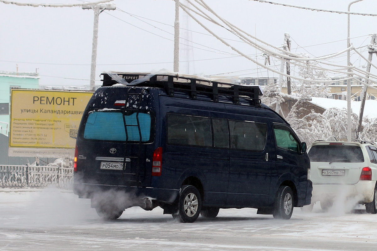 Саха (Якутия), Toyota HiAce TRH223L № Р 054 МО 14