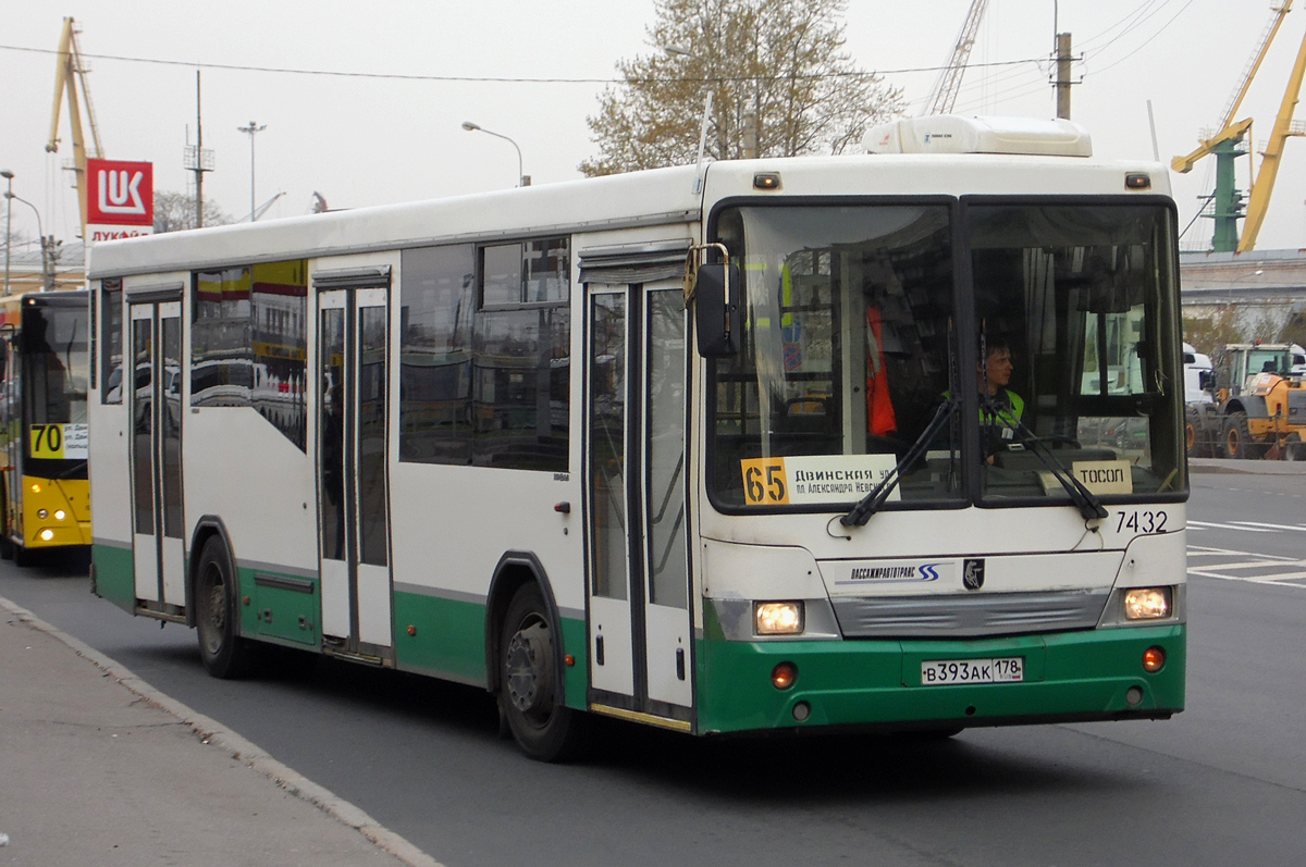 Szentpétervár, NefAZ-5299-30-32 sz.: 7432