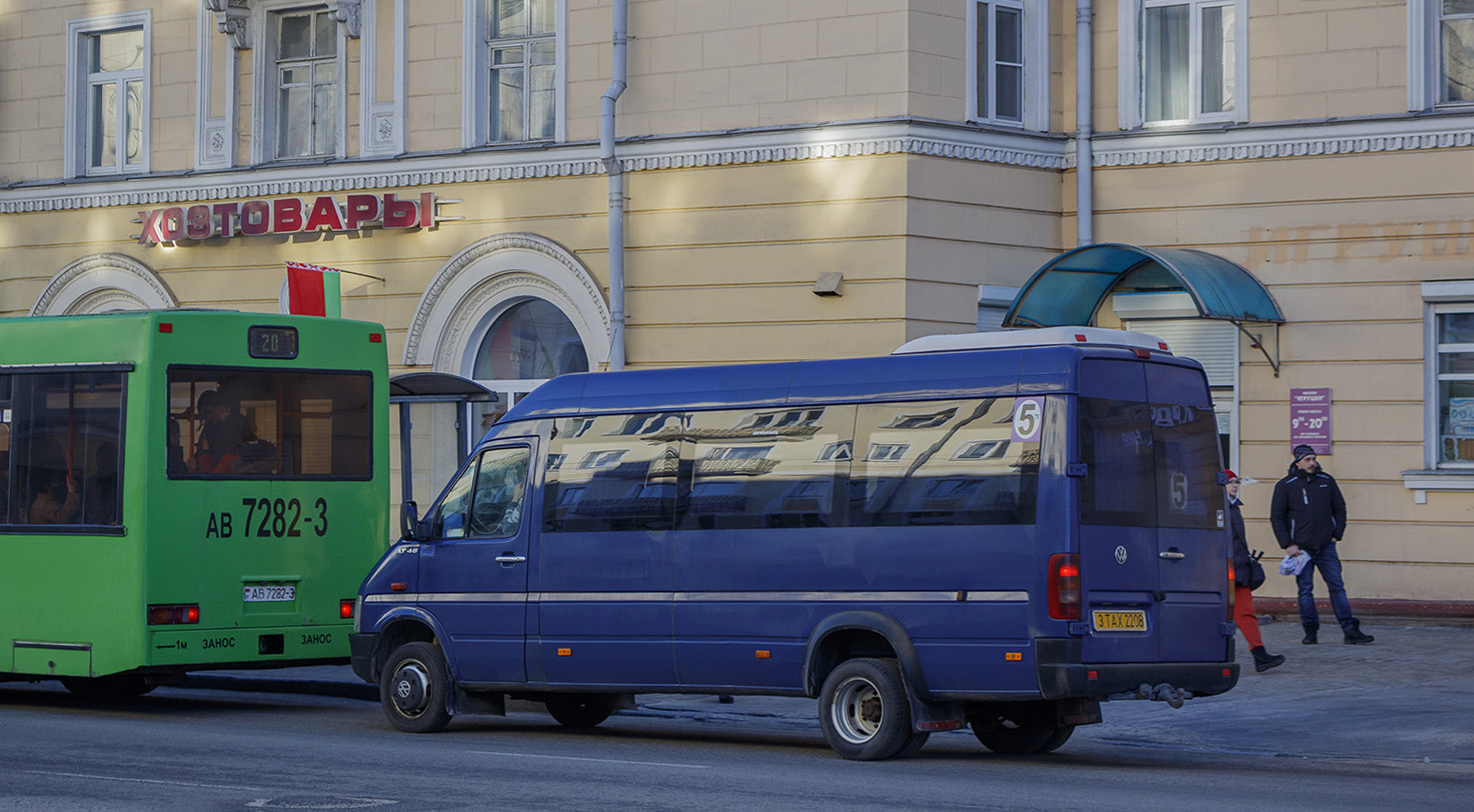 Гомельская область, МАЗ-105.065 № 11894; Гомельская область, Volkswagen LT46 № 3 ТАХ 2208