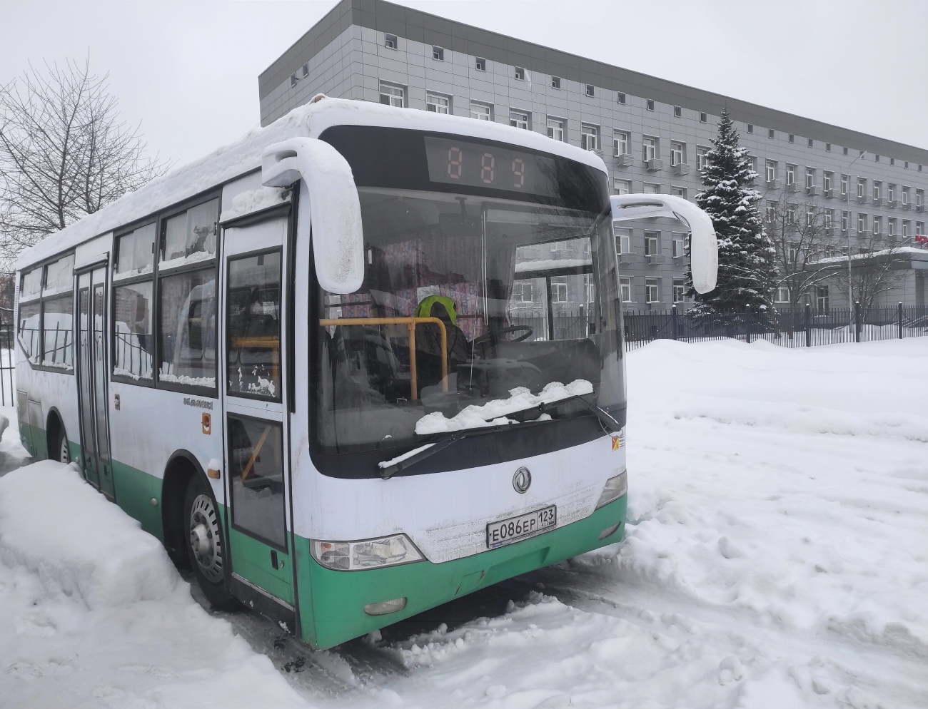 Краснодарский край, Dongfeng DFA6801 № Е 086 ЕР 123