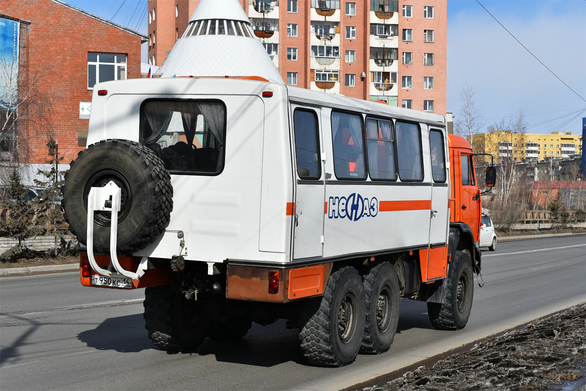 Саха (Якутия), НефАЗ-4208-11-13 № Т 950 КС 14