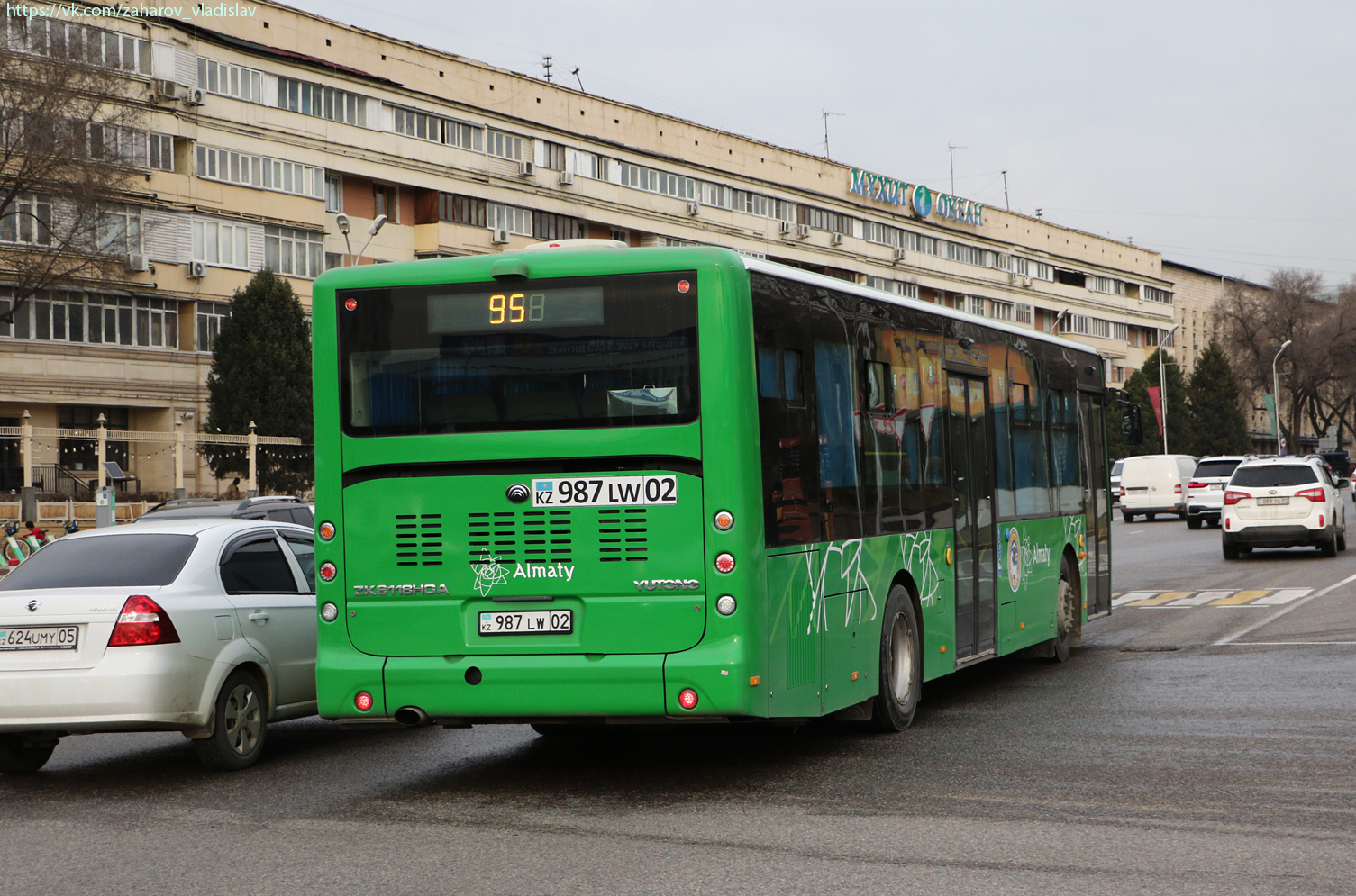 Алматы, Yutong ZK6118HGA (СарыаркаАвтоПром) № 987 LW 02