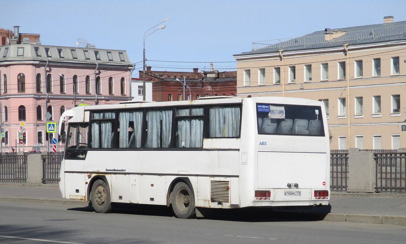 Санкт-Петербург, КАвЗ-4235-02 № В 140 МС 178