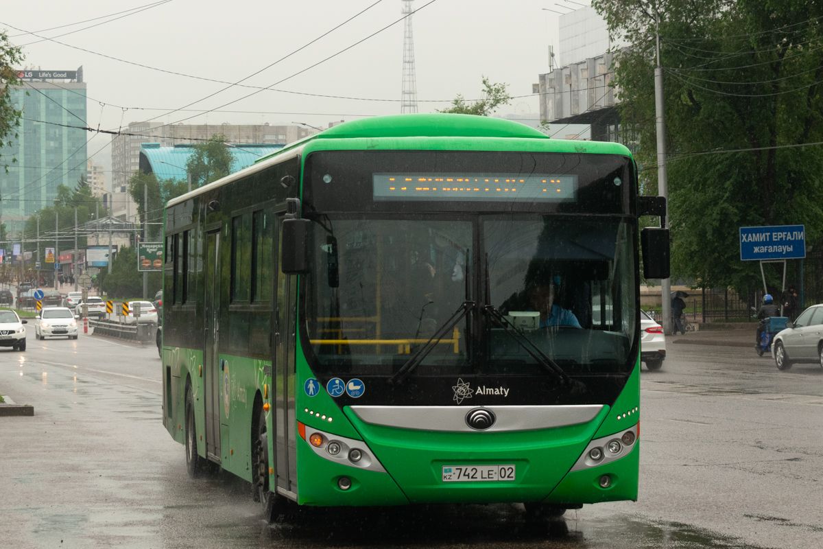 Алматы, Yutong ZK6118HGA № 742 LE 02