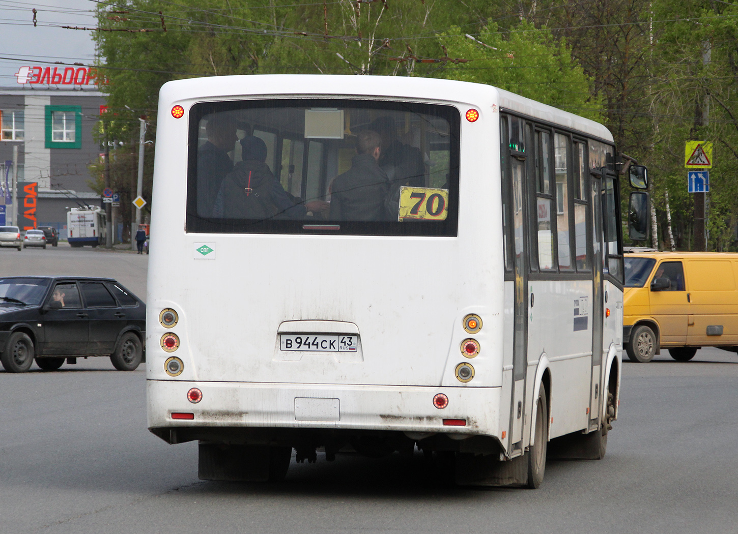 Кировская область, ПАЗ-320412-14 "Вектор" № В 944 СК 43