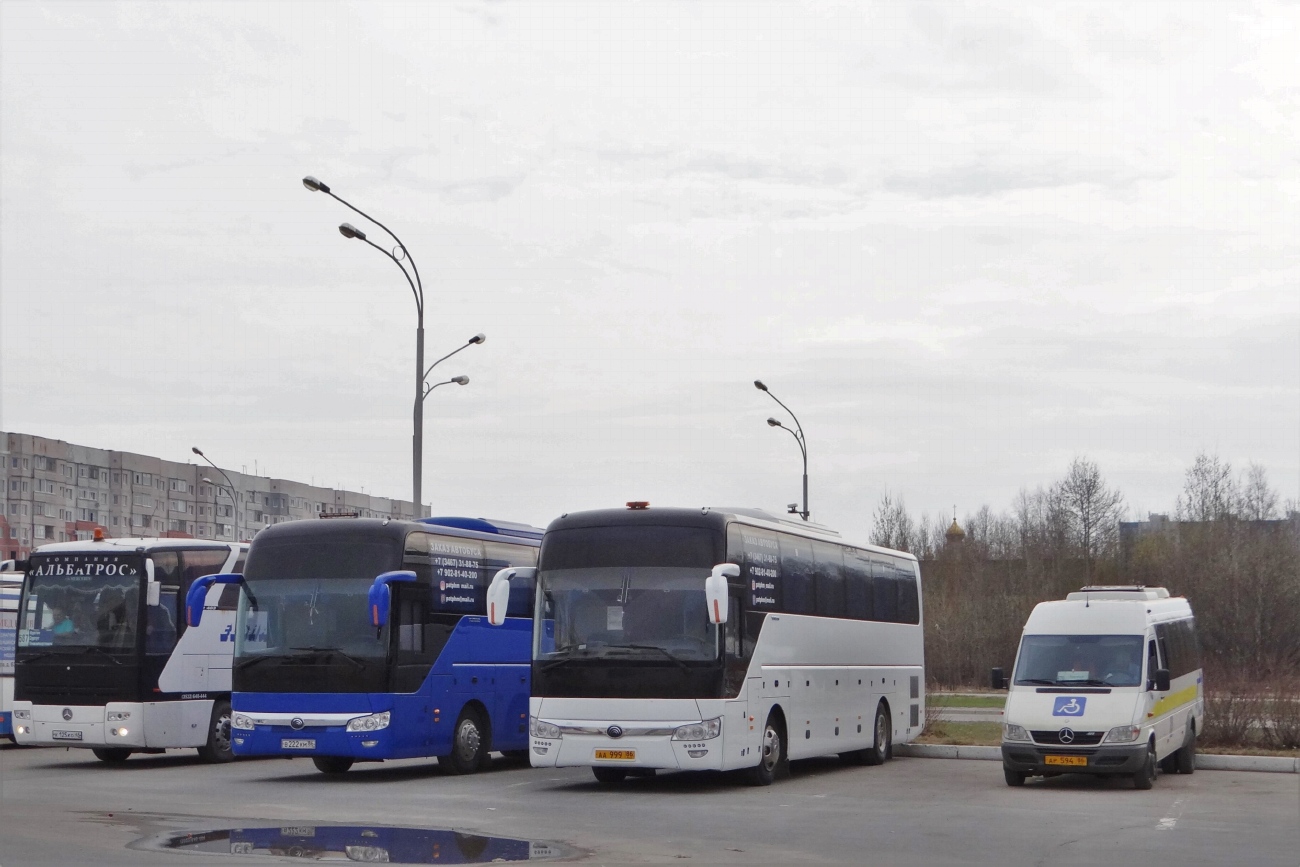 Ханты-Мансийский АО, Yutong ZK6122H9 № АА 999 86; Ханты-Мансийский АО, Луидор-223237 (MB Sprinter Classic) № АР 594 86