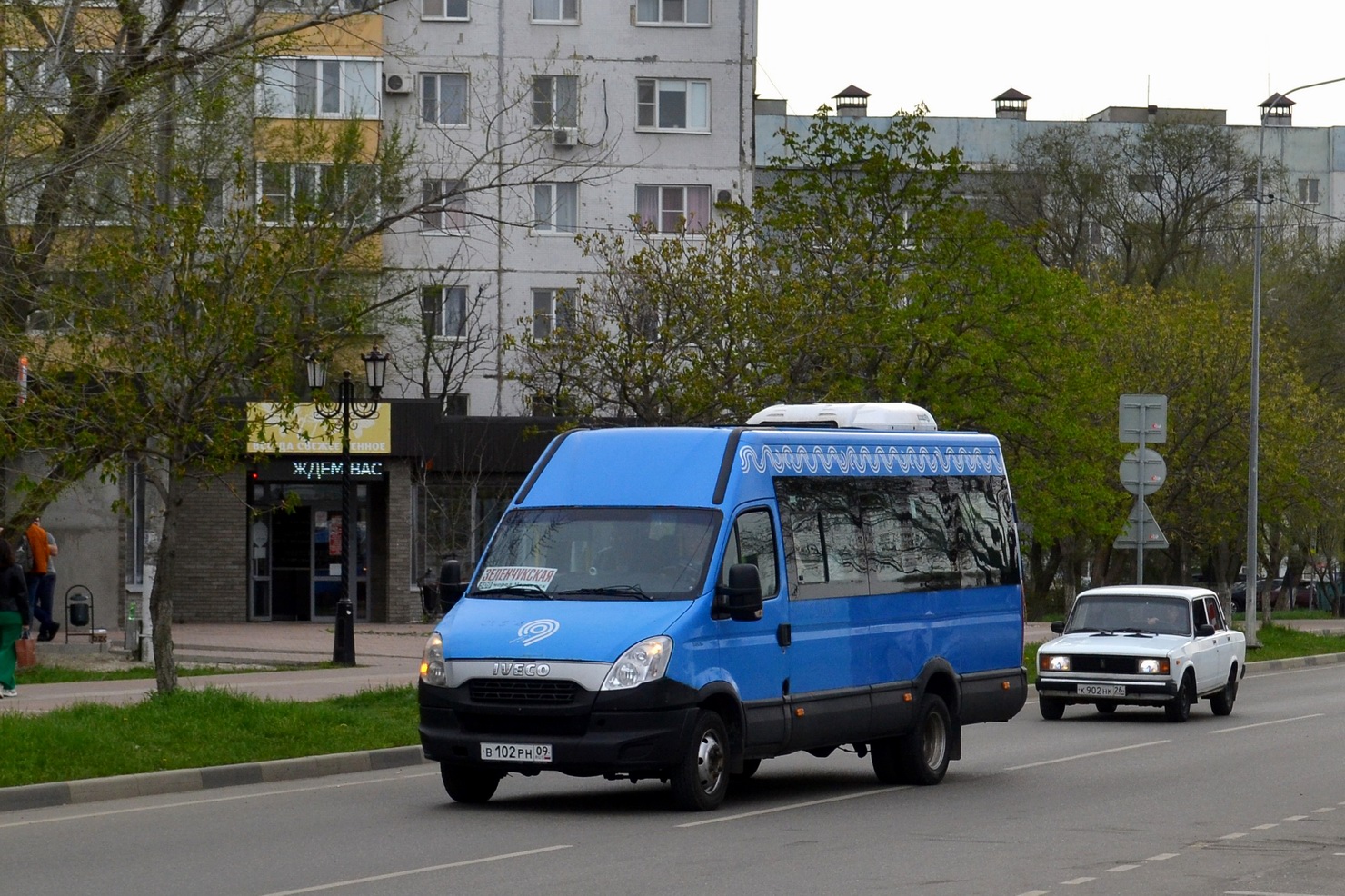 Карачаево-Черкесия, Нижегородец-2227UU (IVECO Daily) № В 102 РН 09