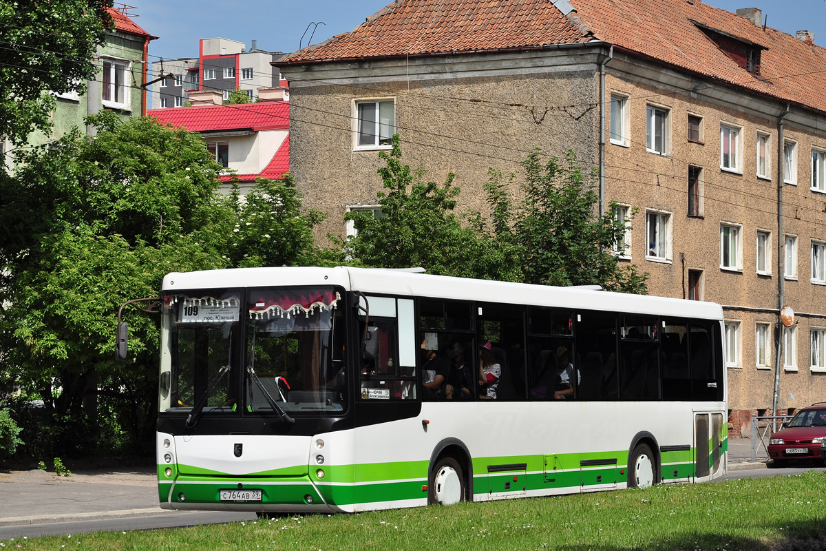 Higer klq 6826q white. Р928ав 39. Ав 39. 2009. Автобус мерседес 950.