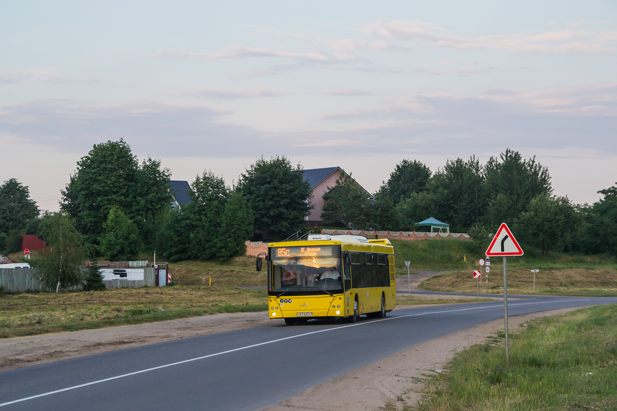 Маршрутка. Котёл автобус неман. Маршрутка мерседес. Маршрутное такси в москве. Маршрутка.