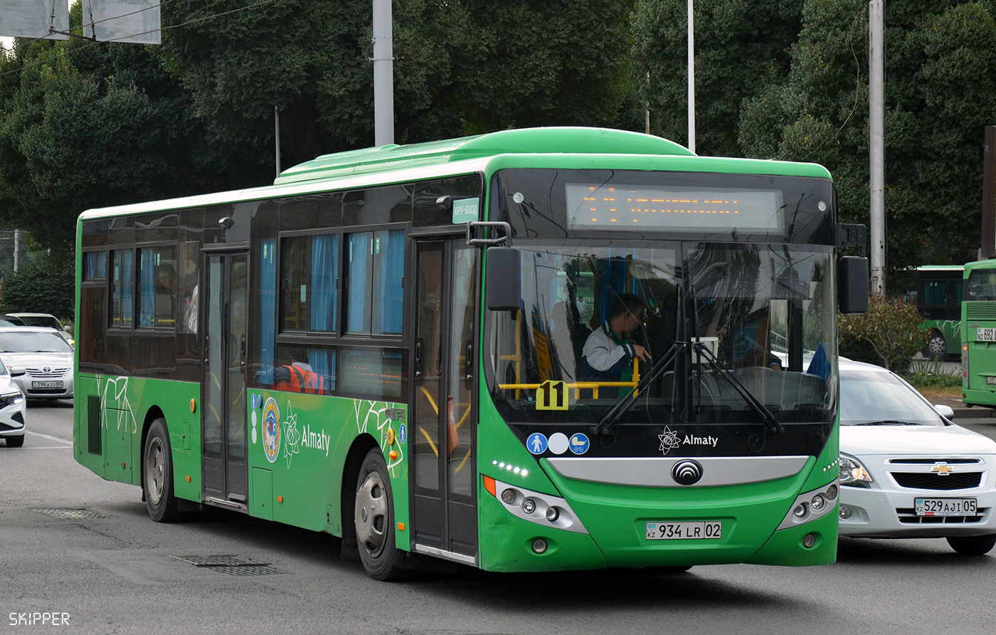 Алматы, Yutong ZK6118HGA № 934 LR 02