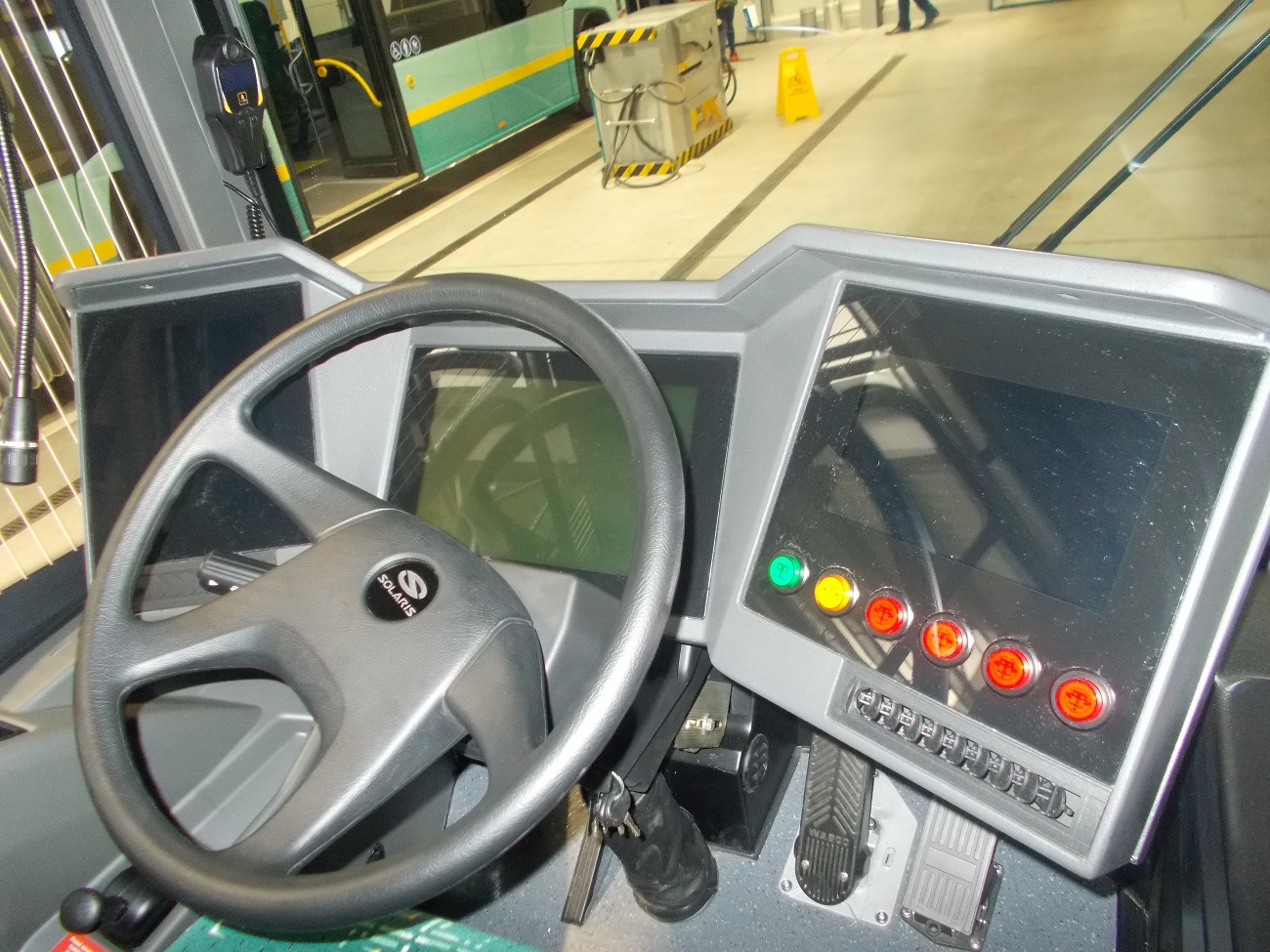 Poland, Solaris Urbino IV 18 electric # 322