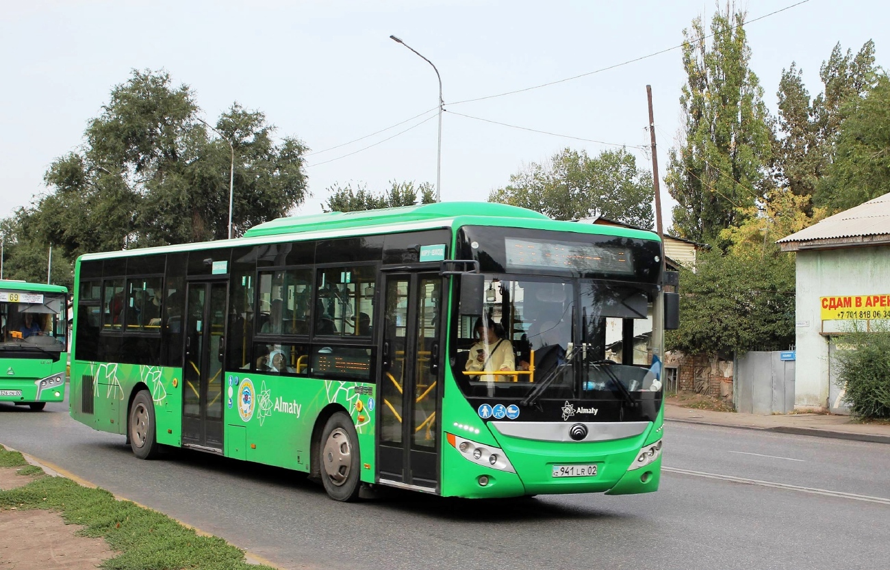 Алматы, Yutong ZK6118HGA № 941 LR 02