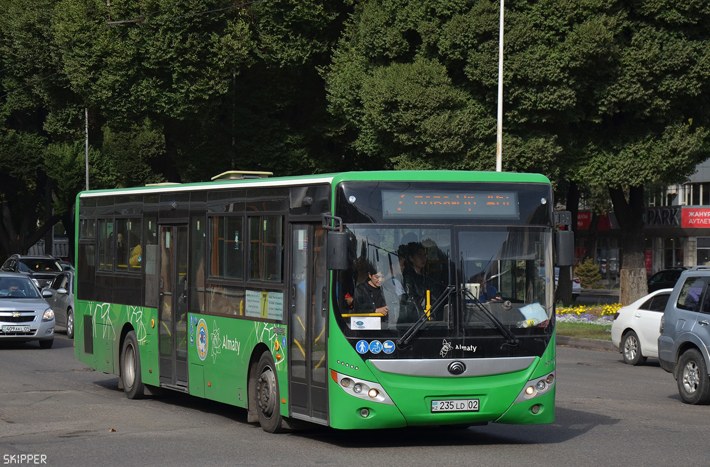 Алматы, Yutong ZK6118HGA № 235 LD 02