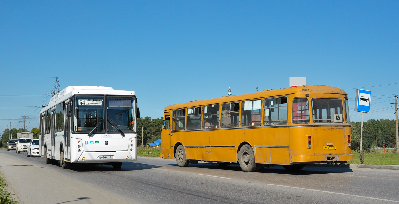 Новосибирская область, НефАЗ-5299-30-51 № 4120; Новосибирская область, ЛиАЗ-677М № 4112 Новосибирская область, НефАЗ-5299-30-51 № 4120; Новосибирская область, ЛиАЗ-677М № 4112