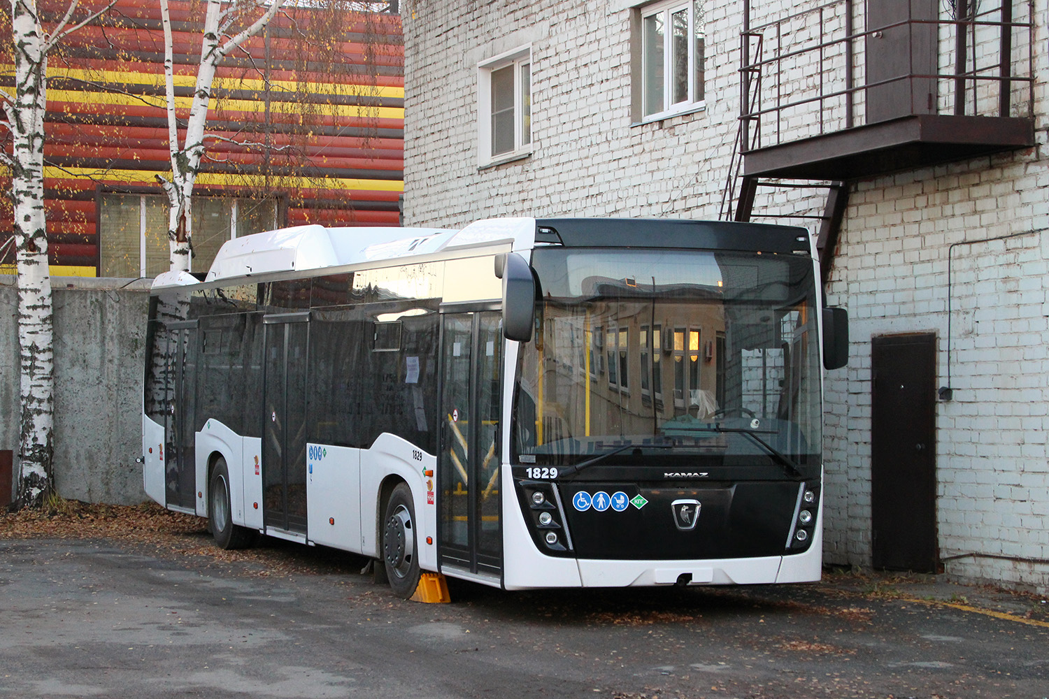 Кировская область, НефАЗ-5299-40-57 (CNG) № х829