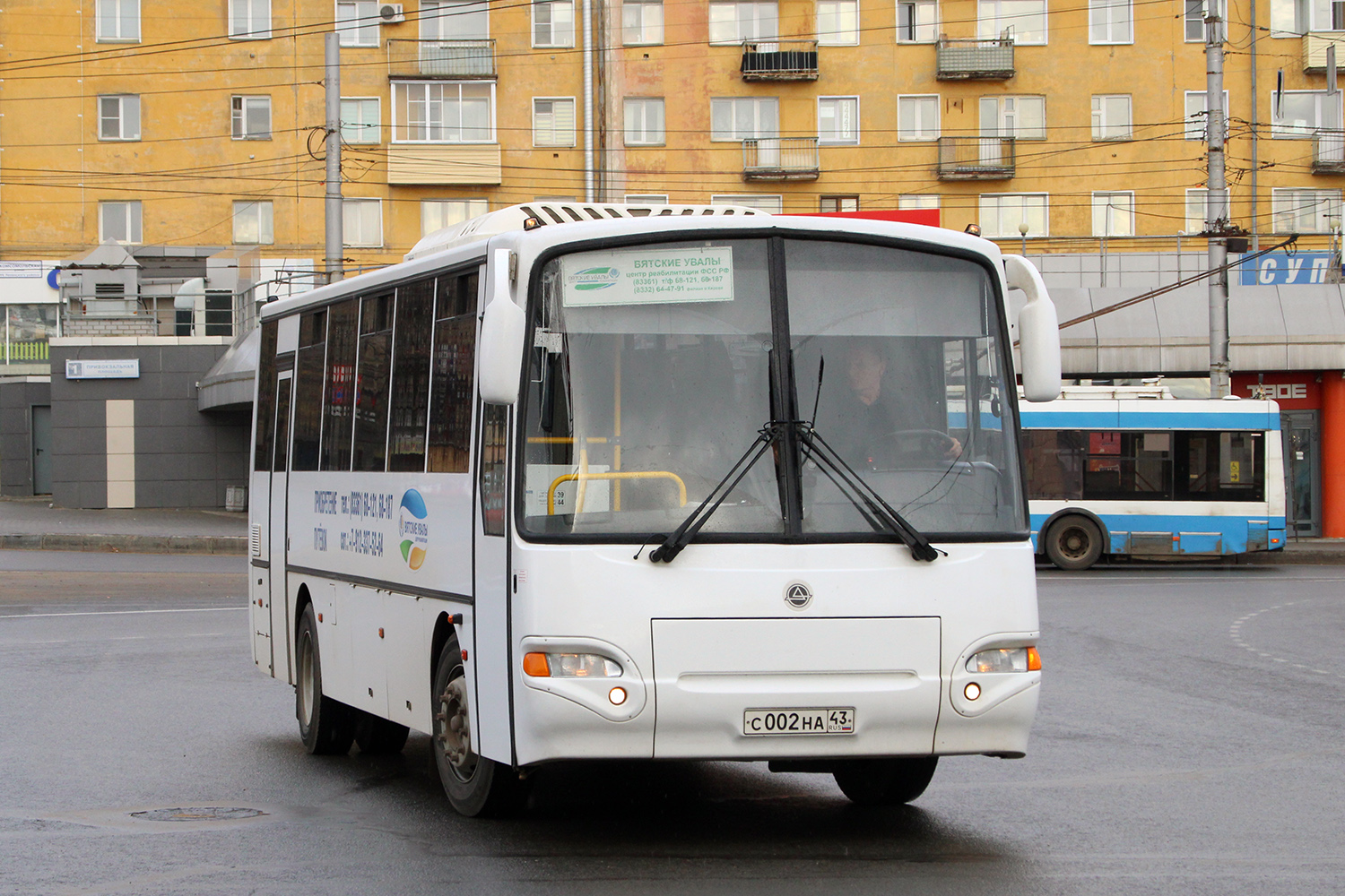 Кировская область, КАвЗ-4238-61 № С 002 НА 43