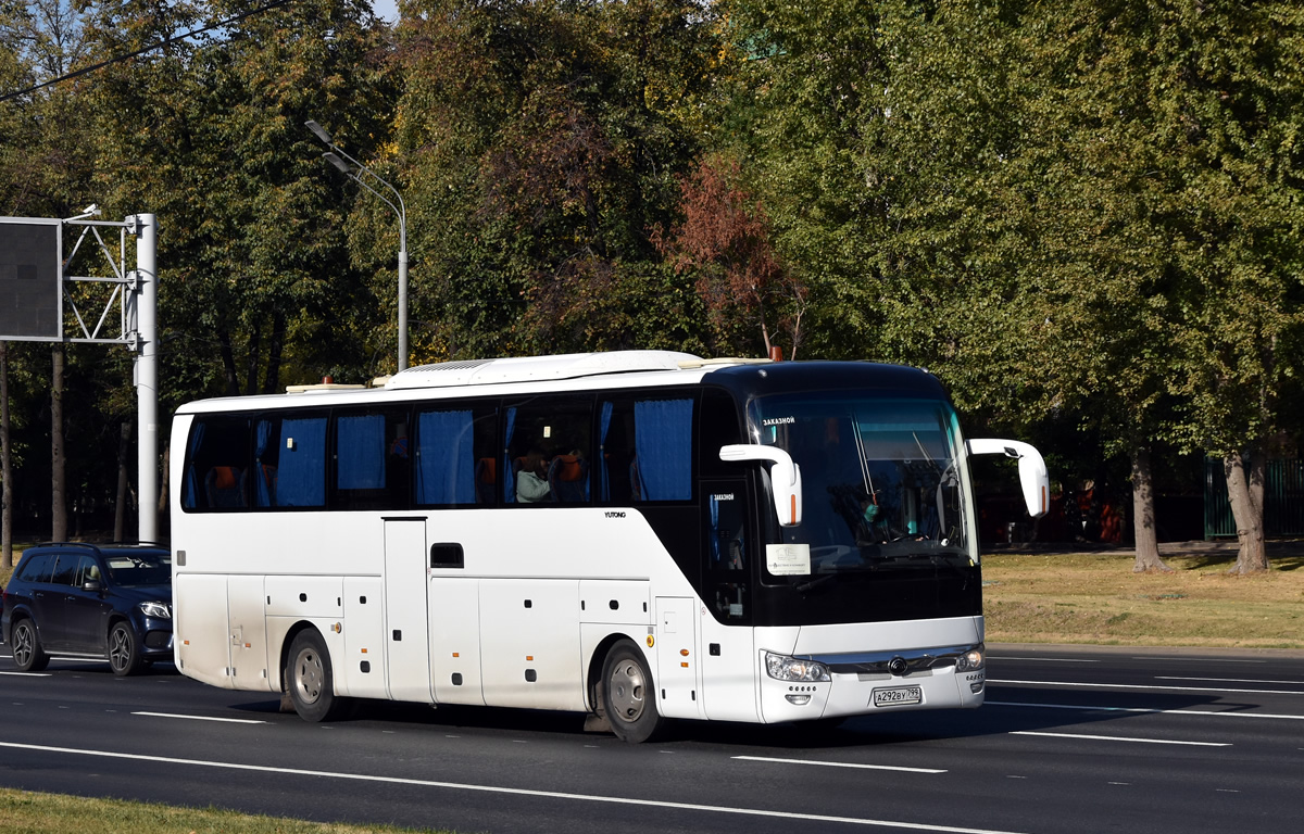 Moscow, Yutong ZK6122H9 # А 292 ВУ 799