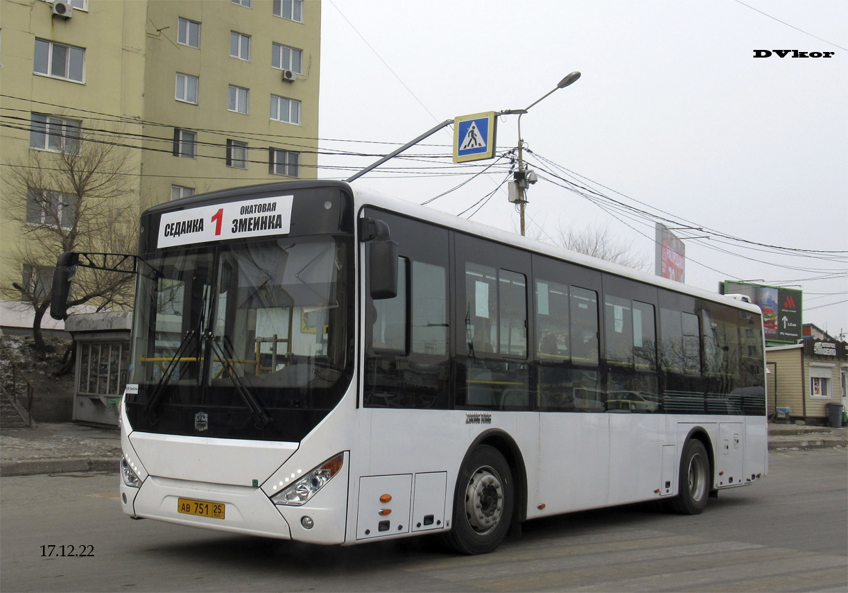 Приморский край, Zhong Tong LCK6105HG № АВ 751 25