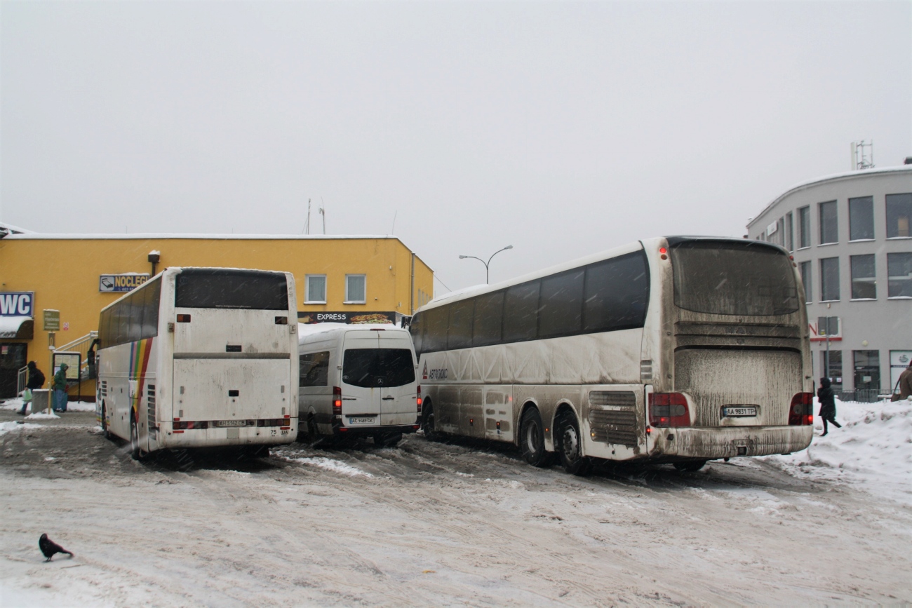 Донецкая область, EOS 200 № AH 5142 CB; Волынская область, Mercedes-Benz Sprinter W906 519CDI № AC 9489 CK; Киев, MAN R08 Lion's Coach L RHC444 L № 758