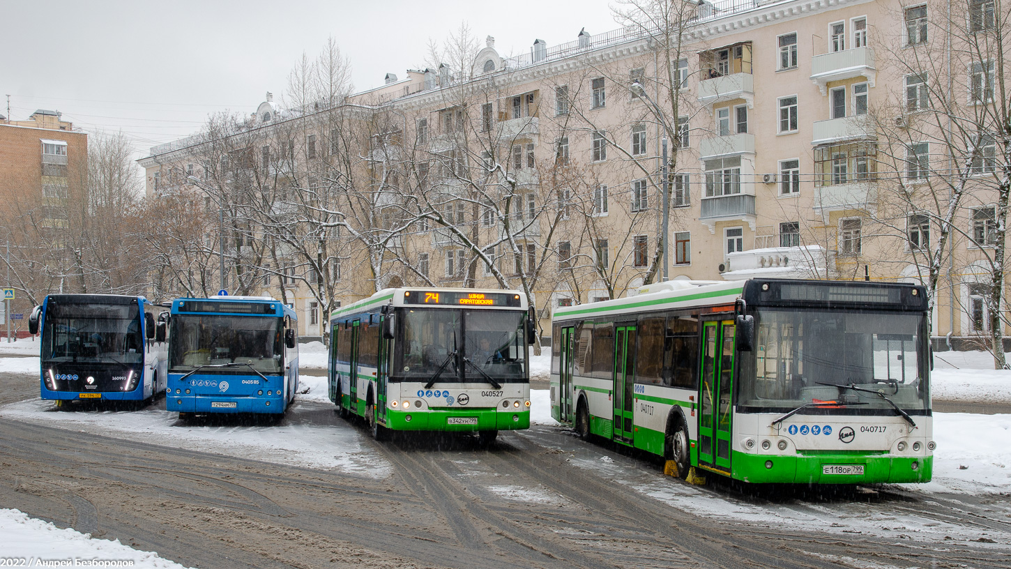 Москва, ЛиАЗ-5292.22 (2-2-2) № 040585; Москва, ЛиАЗ-5292.21 № 040527; Москва, ЛиАЗ-5292.22 (2-2-2) № 040717