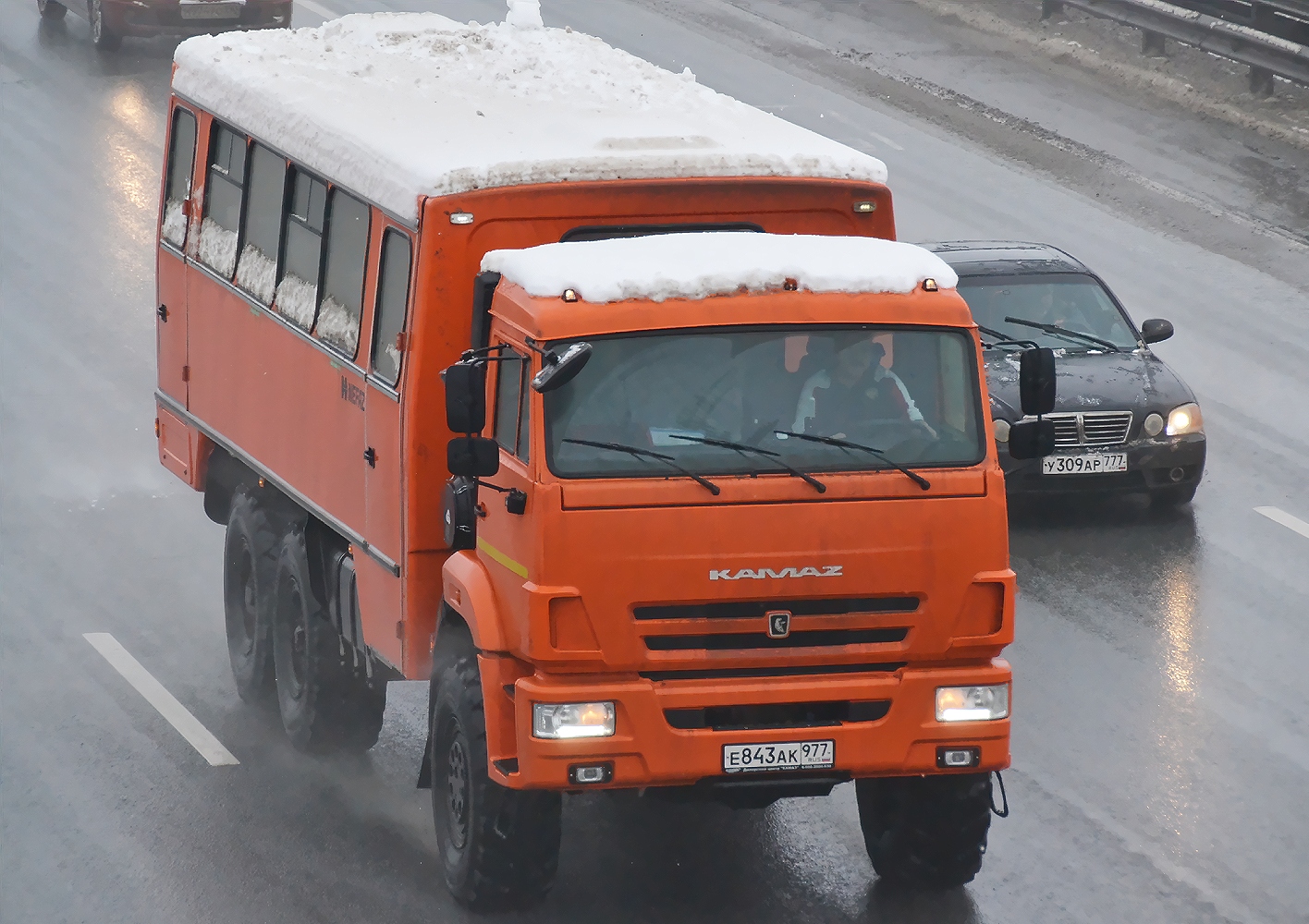 Москва, НефАЗ-4208-34 № Е 843 АК 977