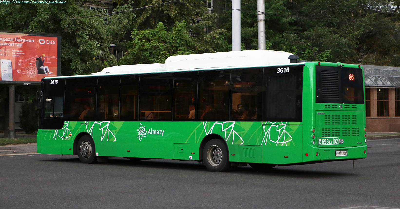 Rus pornosi chet elda sikish haqida.