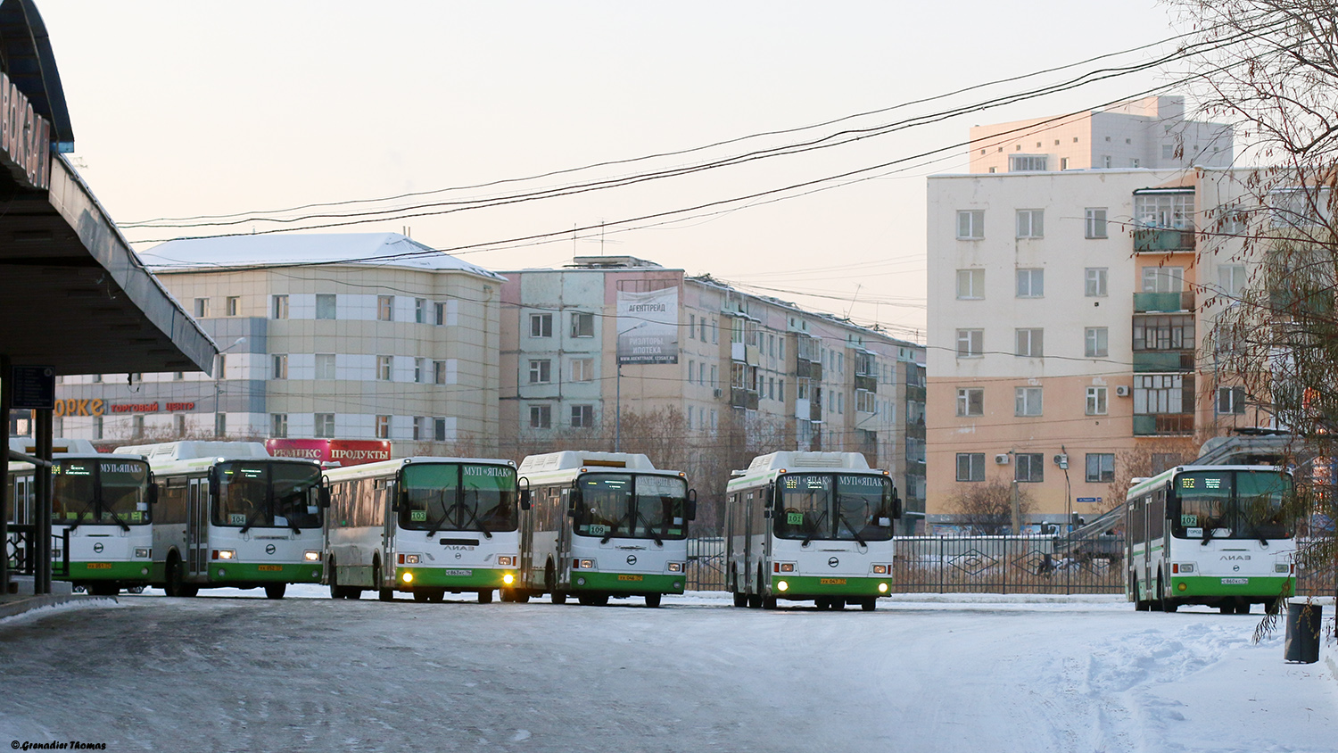 Sacha (Jakucja), LiAZ-5256.57 Nr УХ 047 77; Sacha (Jakucja), LiAZ-5256.60 Nr С 860 КС 14; Sacha (Jakucja) — Miscellaneous photos