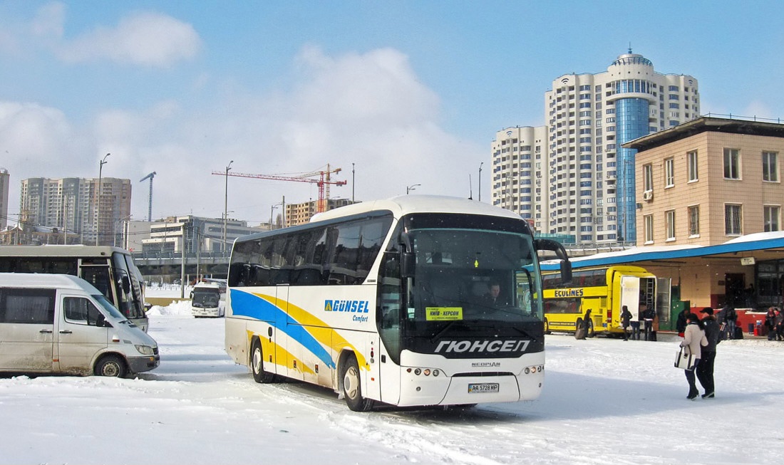 Киев, Neoplan P21 N2216SHD Tourliner № AA 5728 KP