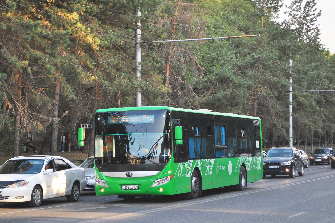 Алматы, Yutong ZK6118HGA (СарыаркаАвтоПром) № 109 AJ 02