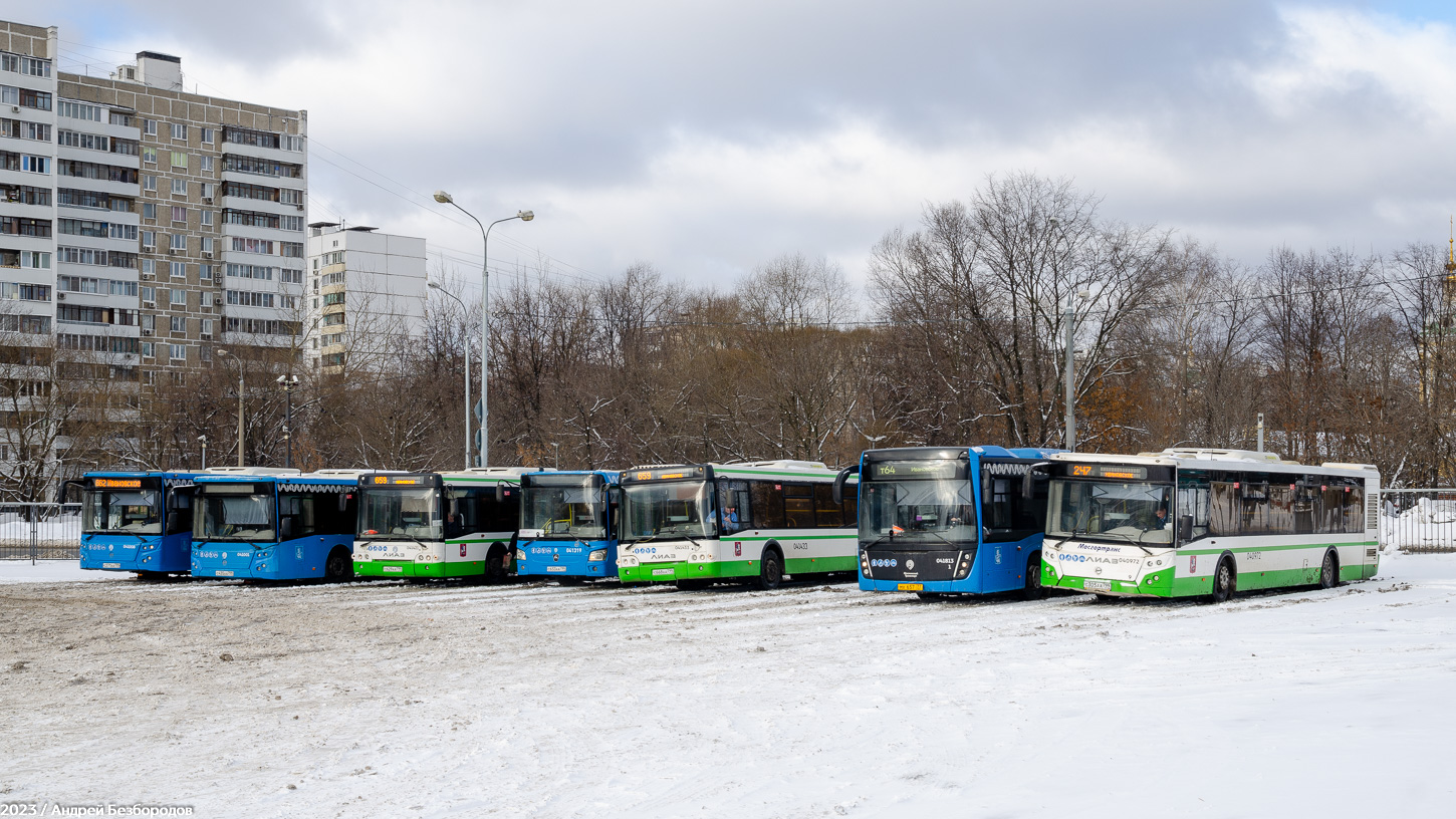 Москва, ЛиАЗ-5292.22 (2-2-2) № 040972; Москва — Автобусные вокзалы, станции и конечные остановки