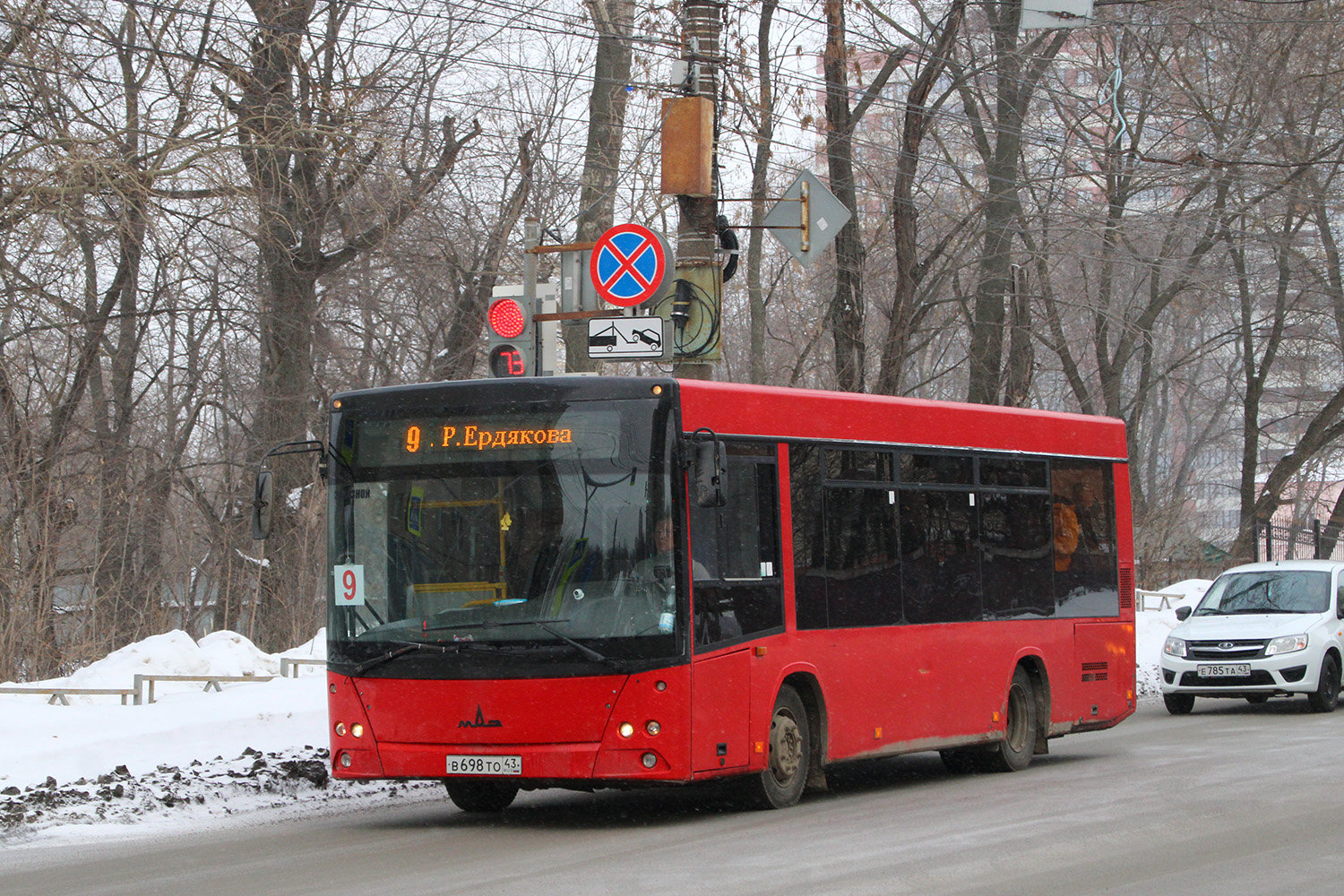 Кировская область, МАЗ-206.067 № В 698 ТО 43